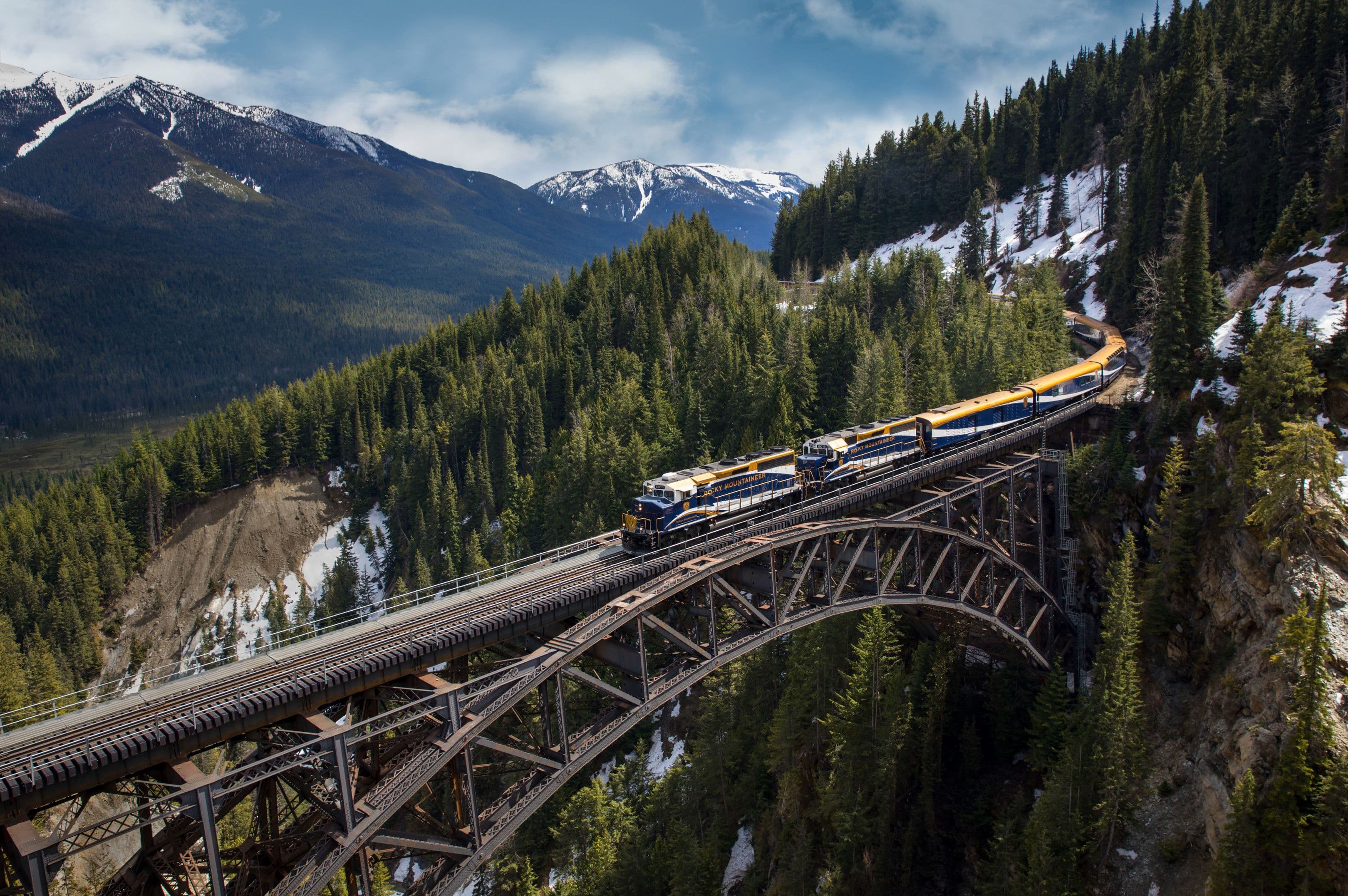 Rocky Mountaineer Train: 2 Day Rail, Vancouver - Lake Louise