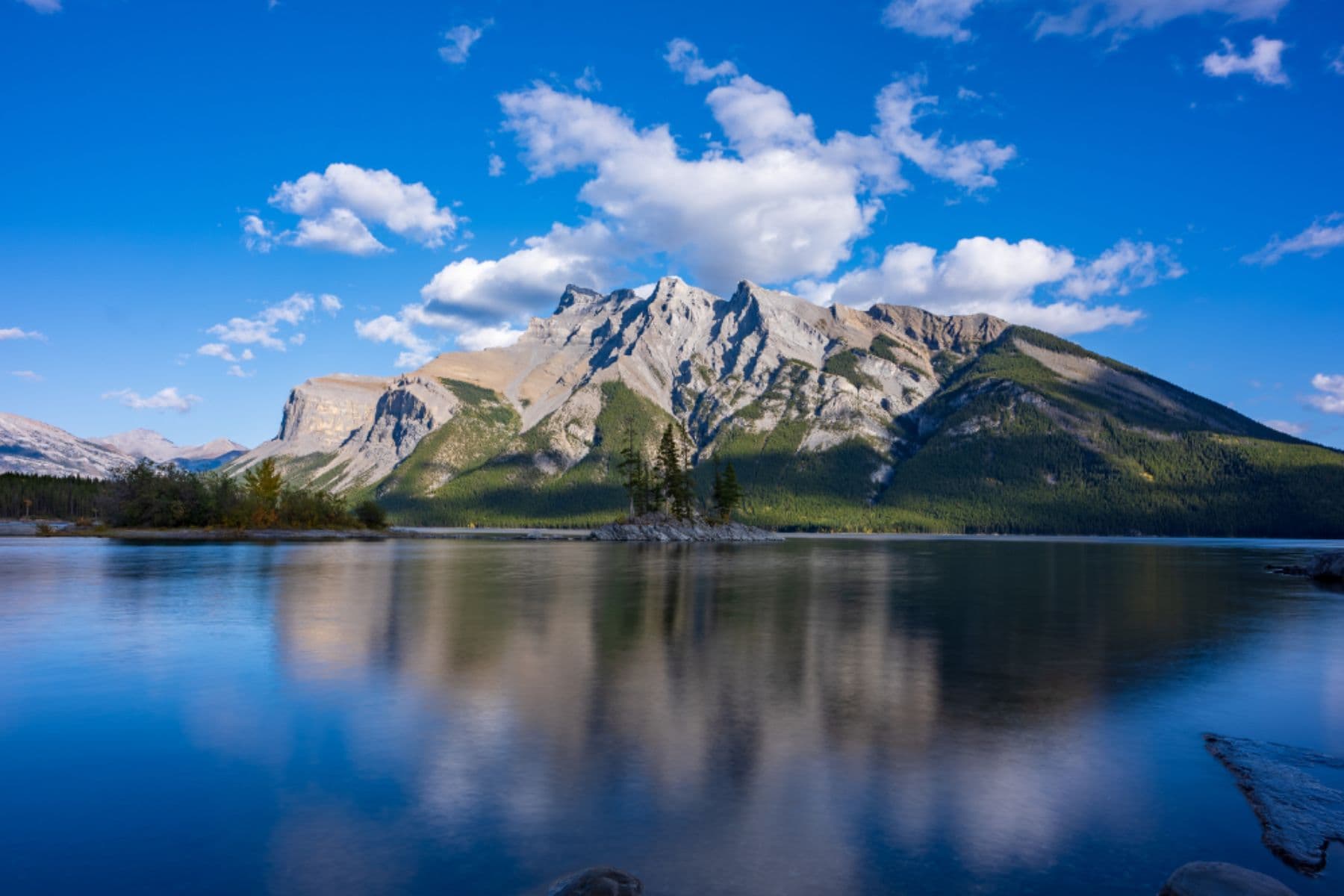Lake Minnewanka Sunset Walk & Vermilion Lakes Experience