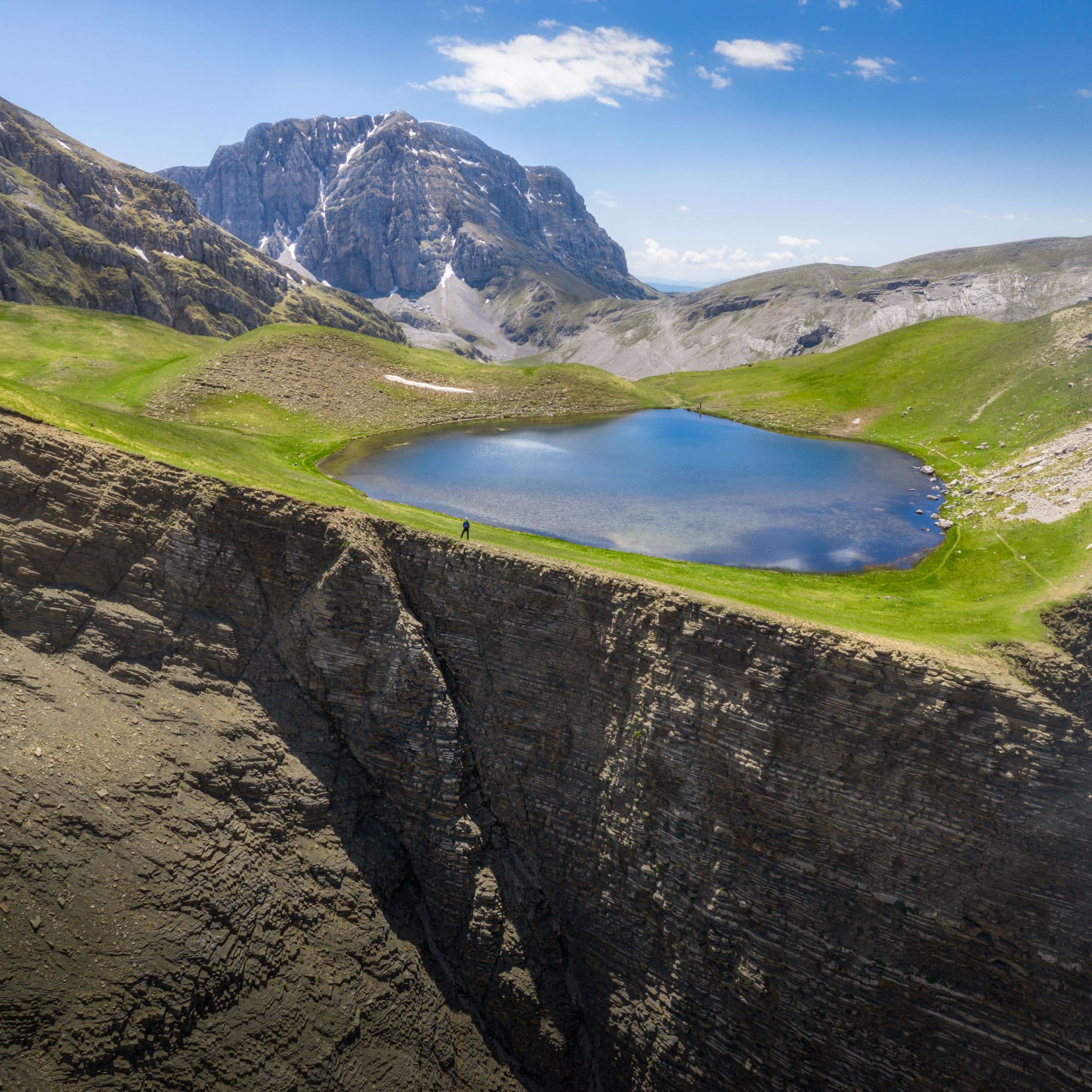 Trekking the Dragon Alpine Lake