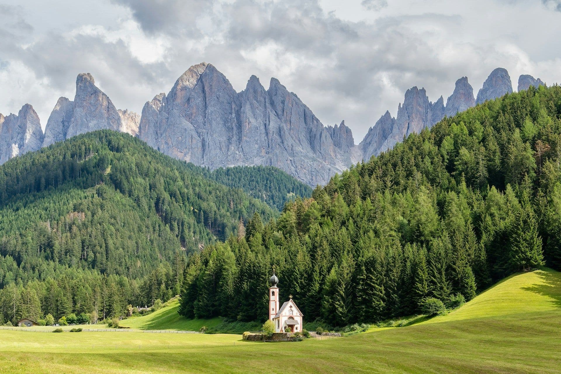 From Dolomites Peaks to Lake Como: A Northern Italy Escape